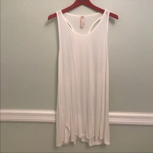 🌸 Racer back tank top by Jolie